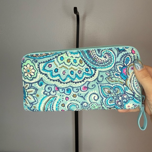 Vera Bradley Blue and Cream Paisley Wallet - Picture 2 of 7